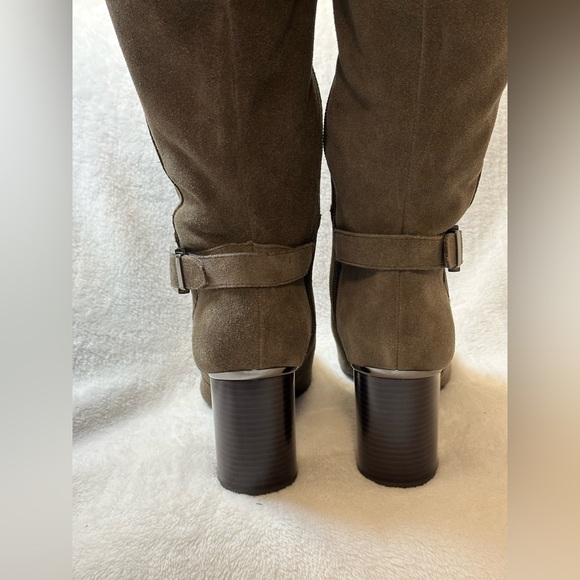 Bandolino Women’s Green Metal Heel Accent Buckle Boot - Picture 4 of 7